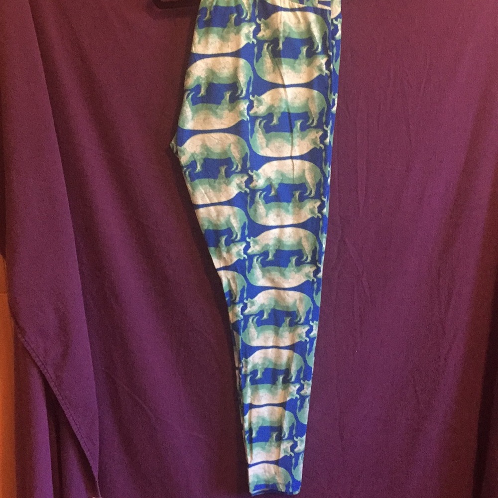 Yes Those are Piggy’s Lularoe TC Legging